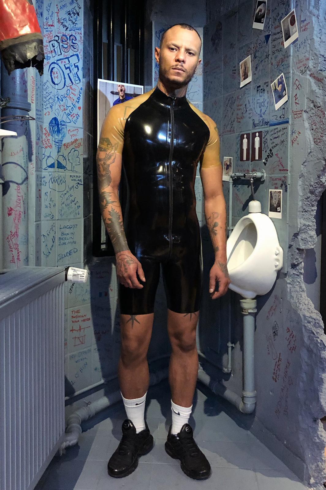 Surfsuit with coloured raglan sleeves